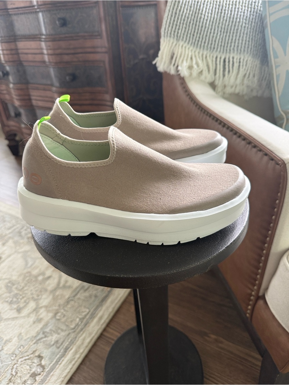 OOFOS NWOT Women's Beige Slip-On Sneakers with White Sole and Lime Pull Tabs